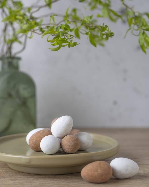 Paaseitjes In Naturel